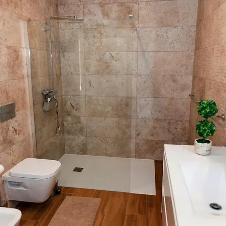 Vista D'ouro- A Luxury In The Mountains וילה פונטה דה בארקה